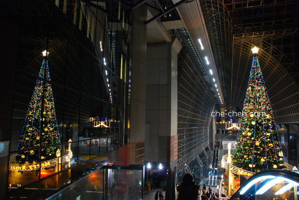 Large Christmas Tree & Its Reflection @ Kyoto Station, Kyoto